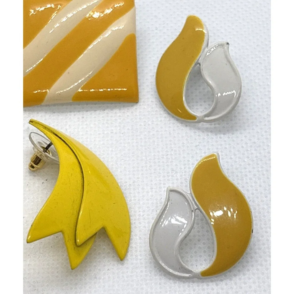 Vintage Lot of‎ 4 Pairs Yellow White Stud Pierced Earrings 80s 90s Statement